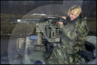 Soldatin der IFOR Friedenstruppen in Tuzla 1996