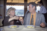 Christiane Brunner und Jean Queloz beim Anstossen 1993