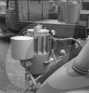 Schweiz 1941: Auto fährt wegen Benzinmangel mit Aceton 