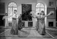 Trachtentanz bei Tibeter-Teppichausstellung, Schloss Jegenstorf 1967