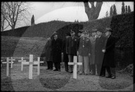 WK 2: US-Wirtschaftsdelegation ehrt gefallene Flieger 1945 