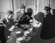 Arbeiter beim Kartenspiel, um 1960