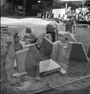 Steinmetzarbeit für die Kathedrale von Freiburg 1949