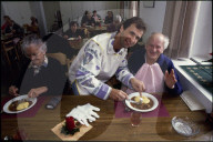 René Rindlisbacher bei der Arbeit im Pflegeheim 1997