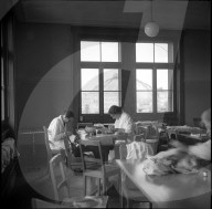 Frauen im Zweiten Weltkrieg; Frauen beim Nähen; 1940