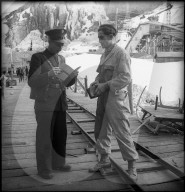 Personenkontrolle auf der Baustelle Lucendro 1946