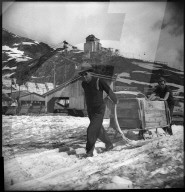 Arbeiter auf der Baustelle Lucendro 1946