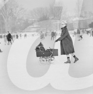 Seegfrörni Zürich 1963, Spaziergängerin