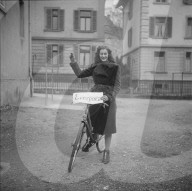 Frau wirbt für widerstandsfähigen Radreifen; 1943
