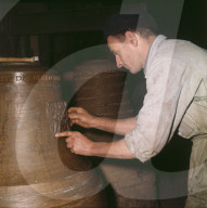 Dekoration einer Glocke für Expo 1964
