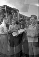 Russische Internierte verlasssen die Schweiz; 1945