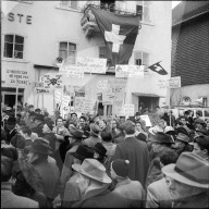 Demonstration gegen einen Panzerwaffenplatz, 1956
