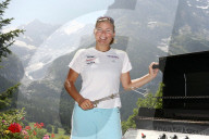 Skifahrerin Martina Schild neben Grill, Grindelwald 2006