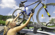 Fahrrad auf Autodach stellen