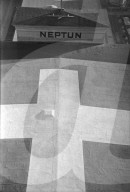 WK 2: Frachtkahn, Dach mit Schweizer Kreuz, 1944