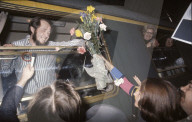 Alexander Solschenizyn bei seiner Ankunft im Zürcher Hauptbahnhof 1974