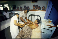 Verletzter Mann im Bürgerkrieg in Sri Lanka, 1987