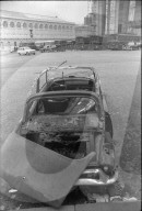 Studentenunruhen in Paris 1968: Ausgebranntes Auto-Wrack