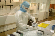 Staubfreies Arbeiten am Halbleiter, ABB 2004