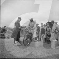 Lärmprüfung: Motorrad auf dem Prüfstand der Berner Polizei 1956