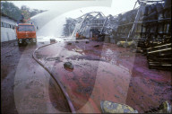 Brand Schweizerhalle 1986: Brand Schweizerhalle 1986: Löscheinsatz bei Lagerhalle 