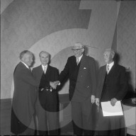 Rektor (links) mit Ehrendoktores der ETH Zürich 1960 