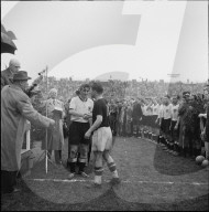 Fussball-WM-Final 1954: Ferenc Puskas gratuliert Fritz Walter