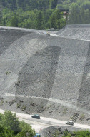 NEAT-Schuttkegel und Umfahrungsstrasse um gesperrten Mitholz-Tunnel, 2004 