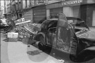 Studentenunruhen in Paris 1968: Ausgebranntes Auto-Wrack