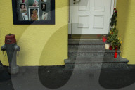 Blumen und Kerzen nach Mord an "Milieukönig" Albert Mosberger in Zürich 2005