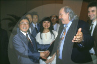 Ringiermitarbeiter Jürg Zbinden begrüsst Bürgermeister von Schanghai, Huang Ju 1992