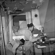 Sicherung einer verwüsteten Dachwohnung nach Gasexplosion, Bern 1952