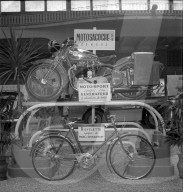 Motorrad mit Holzgasgenerator; Benzinmangel; 1942