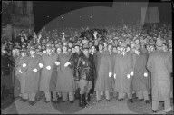 Publikumsaufmarsch auf dem Münsterplatz Zürich, 1946
