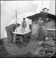 Brotbacken in Safien-Zalön, 1941