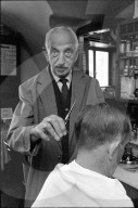 Coiffeur bei der Arbeit, 1971