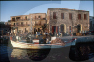 Menschen am Hafen von Mon Molyvos auf Lesbos 1985
