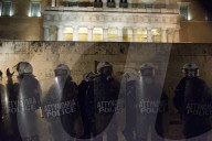 NEWS - Griechenland: Ausschreitungen vor dem Parlament in Athen
