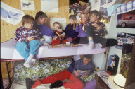 Sieben von sechzehn Kinder der Grossfamilie Schranz 1994