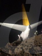 NEWS - TÃ¼rkei: Flugzeug stÃ¼rzt bei der Landung in Trabzon fast ins Meer