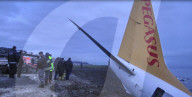 NEWS - TÃ¼rkei: Flugzeug stÃ¼rzt bei der Landung in Trabzon fast ins Meer