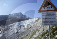 Gletschersturz-Warnschild auf dem Rhonegletscher 1991
