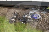 Tod zweier Knaben auf Moped bei Bahnübergang Oberentfelden, 2004