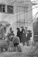 WK 2: Bombenabwurf; Anwohner werden evakuiert, Basel 1945
