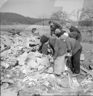 WK 2: Bombardierung in Rafz 1945; Kinder, Trümmer