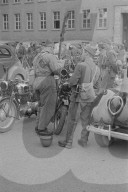 Einberufung; Motorradfahrer versammeln sich; 1940