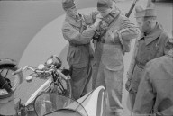 Einberufung; Motorradfahrer versammeln sich; 1940