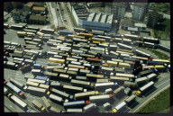 Lastwagenstau an der Grenze Ponte Chiasso 1983