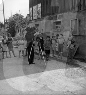 WK 2: Bombardierung in der Schweiz; Polizeifotograf dokumentiert den Schaden, Dozwil