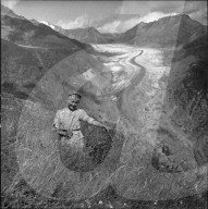 Mädchen vor Aletschgletscher, circa 1950